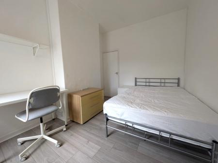 4 bedroom Terraced House to let in Thistleberry Avenue, Newcastle-under-Lyme, ST5