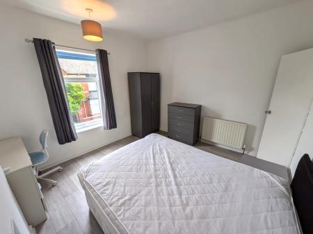 4 bedroom Terraced House to let in Thistleberry Avenue, Newcastle-under-Lyme, ST5