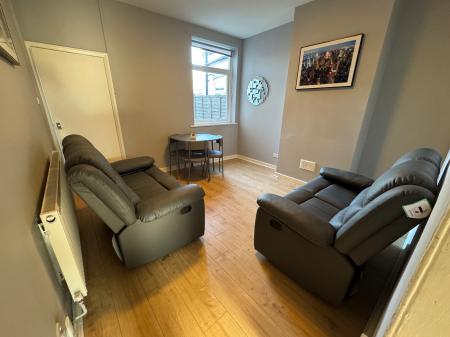 4 bedroom Terraced House to let in Thistleberry Avenue, Newcastle-under-Lyme, ST5