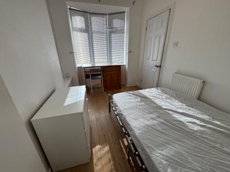 4 bedroom Terraced House to let in Thistleberry Avenue, Newcastle-under-Lyme, ST5