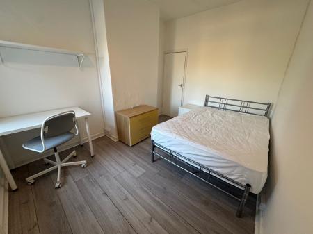 4 bedroom Terraced House to let in Thistleberry Avenue, Newcastle-under-Lyme, ST5