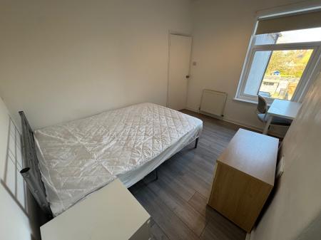 4 bedroom Terraced House to let in Thistleberry Avenue, Newcastle-under-Lyme, ST5