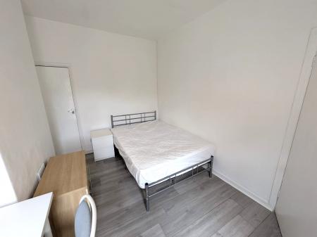 4 bedroom Terraced House to let in Thistleberry Avenue, Newcastle-under-Lyme, ST5