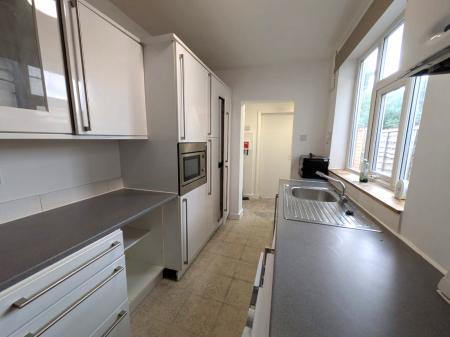 4 bedroom Terraced House to let in Thistleberry Avenue, Newcastle-under-Lyme, ST5