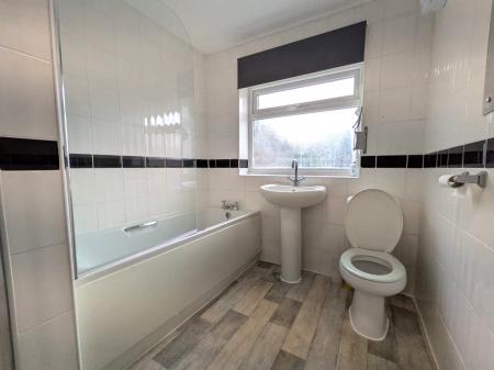 4 bedroom Terraced House to let in Thistleberry Avenue, Newcastle-under-Lyme, ST5