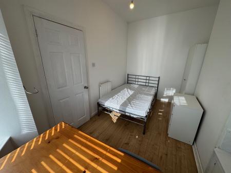 4 bedroom Terraced House to let in Thistleberry Avenue, Newcastle-under-Lyme, ST5