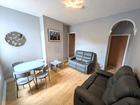4 bedroom Terraced House to let in Thistleberry Avenue, Newcastle-under-Lyme, ST5