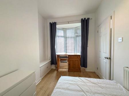 4 bedroom Terraced House to let in Thistleberry Avenue, Newcastle-under-Lyme, ST5