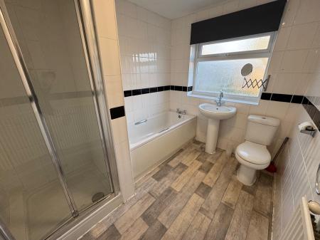 4 bedroom Terraced House to let in Thistleberry Avenue, Newcastle-under-Lyme, ST5