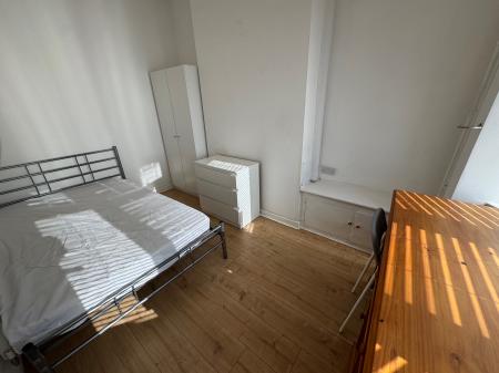 4 bedroom Terraced House to let in Thistleberry Avenue, Newcastle-under-Lyme, ST5