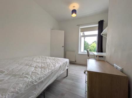 4 bedroom Terraced House to let in Thistleberry Avenue, Newcastle-under-Lyme, ST5