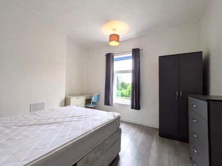 4 bedroom Terraced House to let in Thistleberry Avenue, Newcastle-under-Lyme, ST5