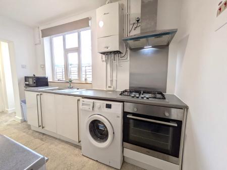 4 bedroom Terraced House to let in Thistleberry Avenue, Newcastle-under-Lyme, ST5