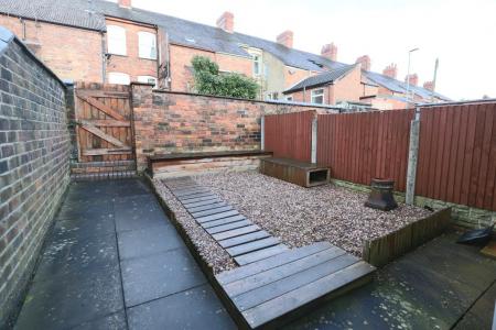 2 bedroom Terraced House to let in London Road, Stoke-on-Trent, ST4