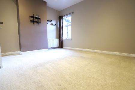 2 bedroom Terraced House to let in London Road, Stoke-on-Trent, ST4