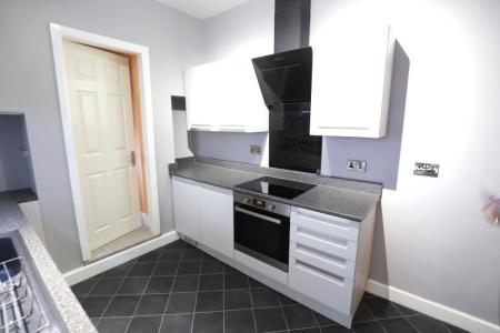 2 bedroom Terraced House to let in London Road, Stoke-on-Trent, ST4