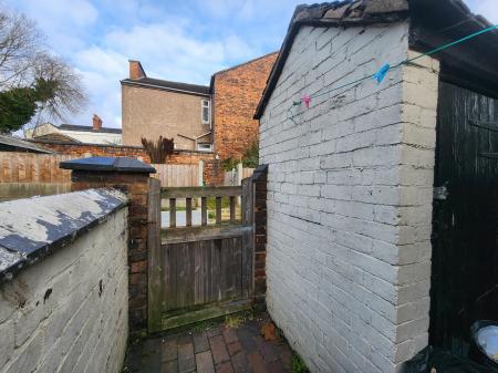 2 bedroom Terraced House to let in Stoke Old Road, Stoke-on-Trent, ST4