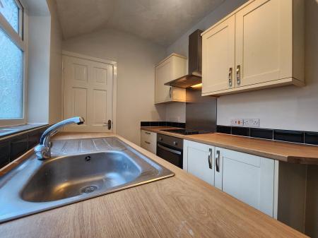 2 bedroom Terraced House to let in Stoke Old Road, Stoke-on-Trent, ST4