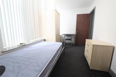 1 bedroom House share to let in London Road, Newcastle-under-Lyme, ST5