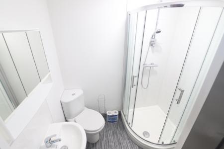 1 bedroom House share to let in London Road, Newcastle-under-Lyme, ST5