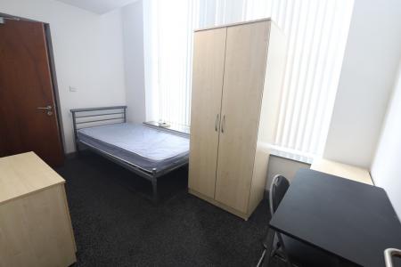 1 bedroom House share to let in London Road, Newcastle-under-Lyme, ST5