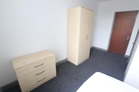1 bedroom House share to let in London Road, Newcastle-under-Lyme, ST5