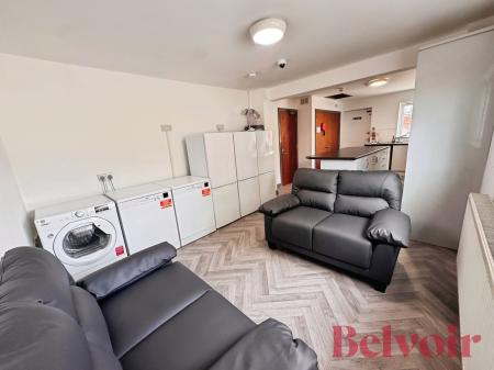 1 bedroom House share to let in London Road, Newcastle-under-Lyme, ST5