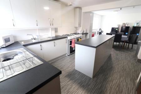 1 bedroom House share to let in London Road, Newcastle-under-Lyme, ST5