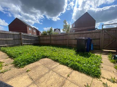 5 bedroom Town house to let in Comet Avenue, Newcastle-under-Lyme, ST5