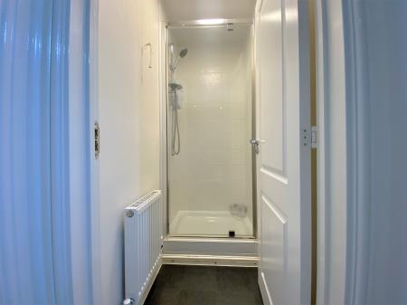 5 bedroom Town house to let in Comet Avenue, Newcastle-under-Lyme, ST5