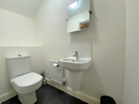 5 bedroom Town house to let in Comet Avenue, Newcastle-under-Lyme, ST5