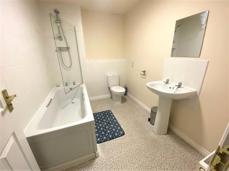 5 bedroom Town house to let in Gadwall Croft, Newcastle-under-Lyme, ST5