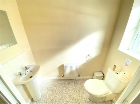 5 bedroom Town house to let in Gadwall Croft, Newcastle-under-Lyme, ST5