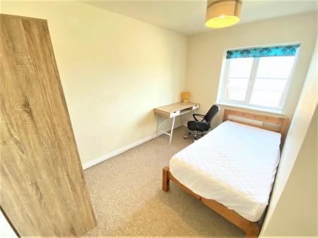 5 bedroom Town house to let in Gadwall Croft, Newcastle-under-Lyme, ST5