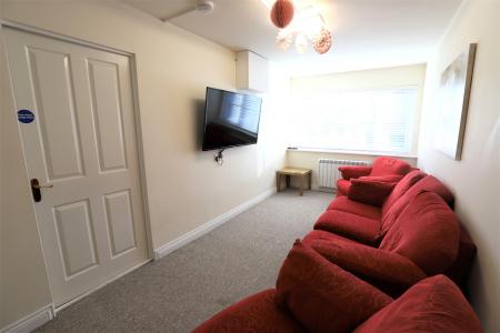 5 bedroom Town house to let in Gadwall Croft, Newcastle-under-Lyme, ST5