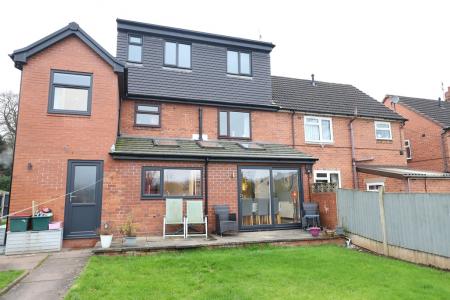 1 bedroom Semi-detached house to let in Underwood Road, Newcastle-under-Lyme, ST5