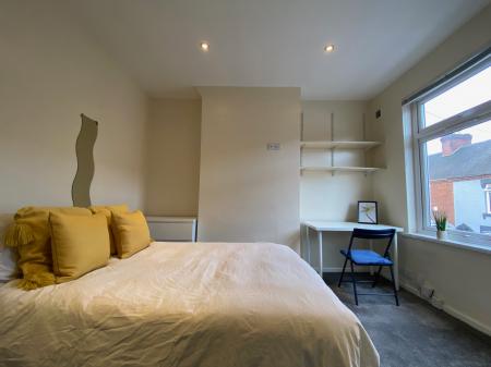 4 bedroom House share to let in Guildford Street,, Stoke-on-Trent, ST4