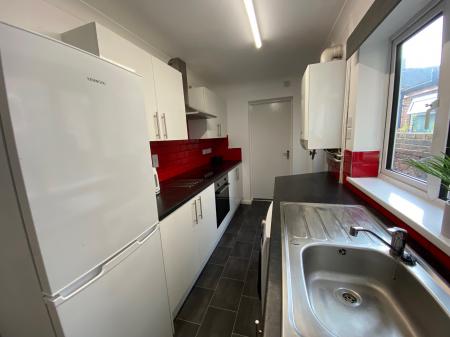 4 bedroom House share to let in Guildford Street,, Stoke-on-Trent, ST4