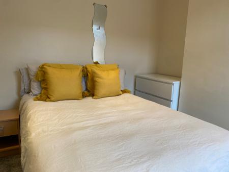 4 bedroom House share to let in Guildford Street,, Stoke-on-Trent, ST4