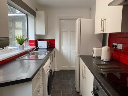 4 bedroom House share to let in Guildford Street,, Stoke-on-Trent, ST4