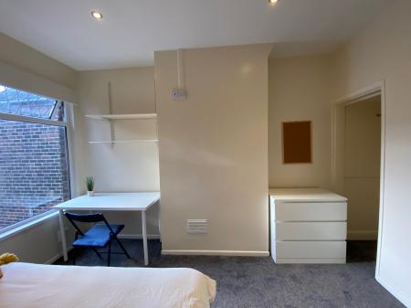 4 bedroom House share to let in Guildford Street,, Stoke-on-Trent, ST4