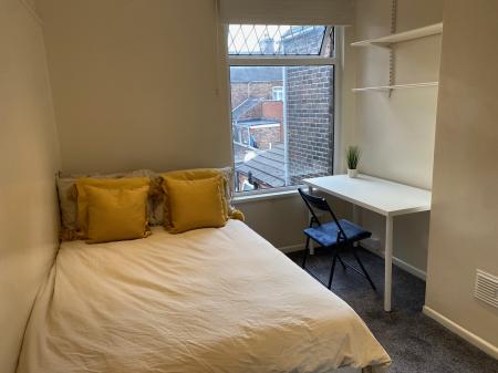 4 bedroom House share to let in Guildford Street,, Stoke-on-Trent, ST4