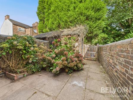 2 bedroom Terraced House for sale in Albert Street, Newcastle Under Lyme, ST5