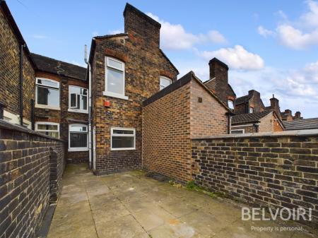 4 bedroom Terraced House for sale in Guildford Street, Stoke On Trent, ST4