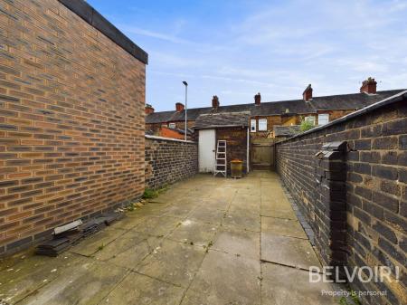 4 bedroom Terraced House for sale in Guildford Street, Stoke On Trent, ST4