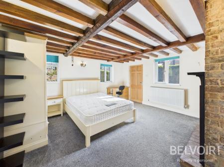 4 bedroom Cottage for sale in Highway Lane, Keele, Newcastle Under Lyme, ST5