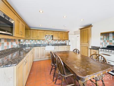 4 bedroom Cottage for sale in Highway Lane, Keele, Newcastle Under Lyme, ST5
