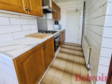 5 bedroom Semi-detached house to let in Park Road, Silverdale, ST5