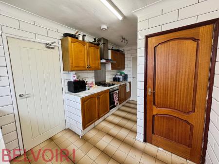 5 bedroom Semi-detached house to let in Park Road, Silverdale, ST5