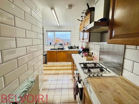 5 bedroom Semi-detached house to let in Park Road, Silverdale, ST5